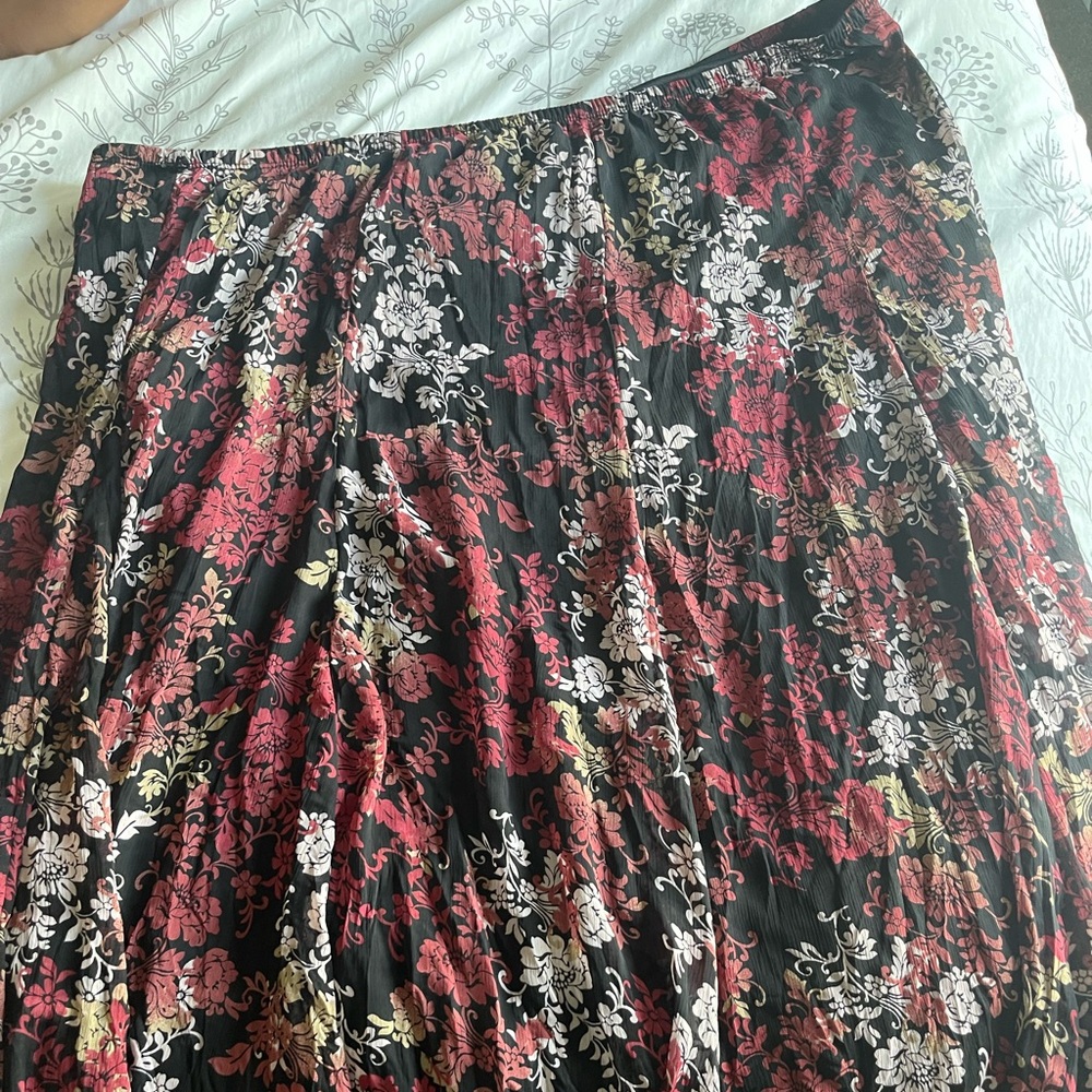 Black skirt with flowers
